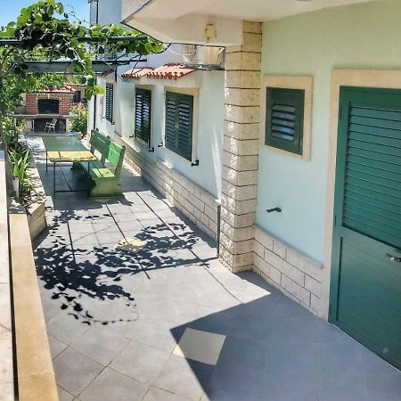 Studio Apartman Noa Apartment Трогир Екстериор снимка